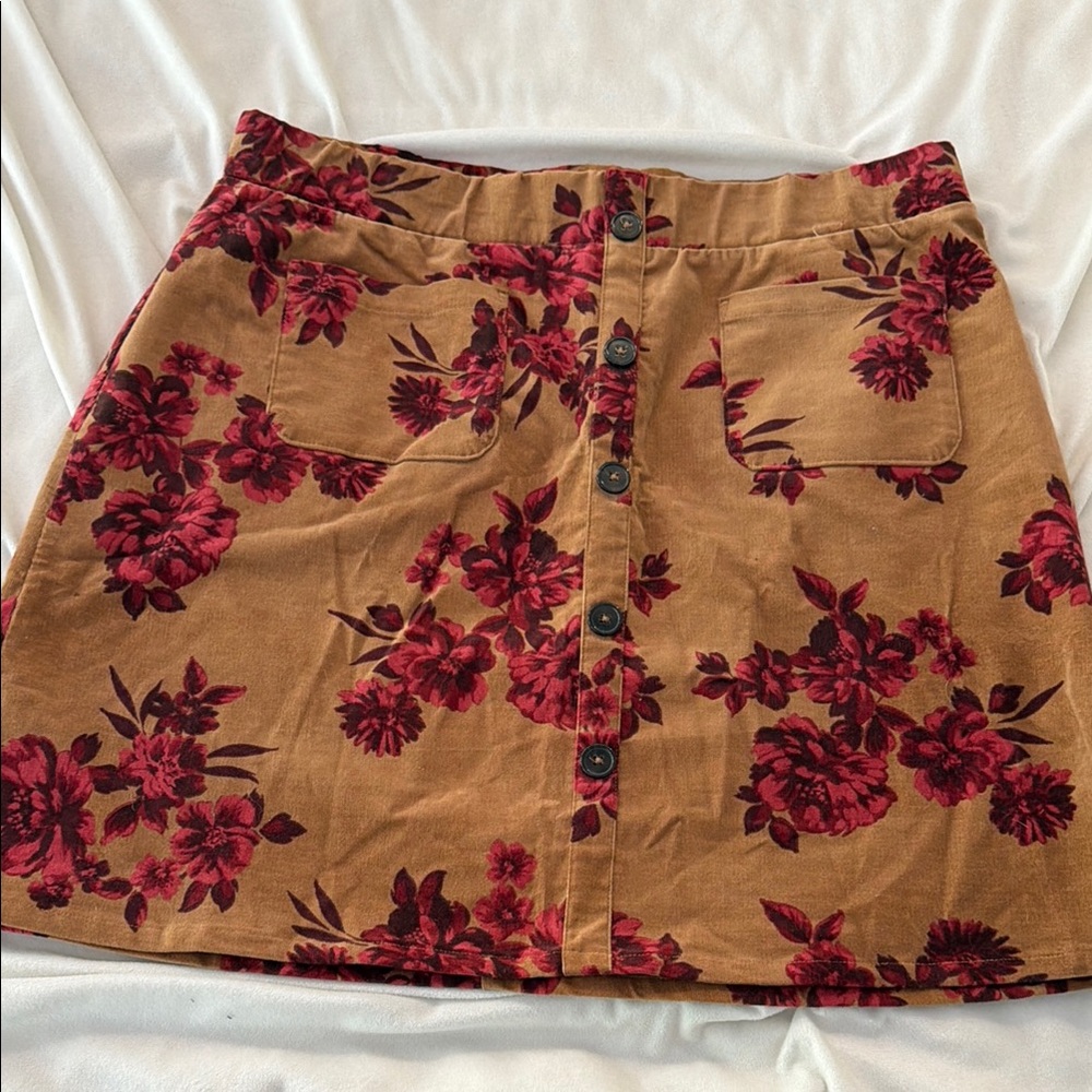 Button-Front Floral Mini Skirt - Red Floral on Tan
